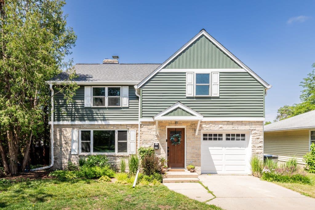 https://www.freyconstruction.com/galleries/seamless-steel-siding-madison