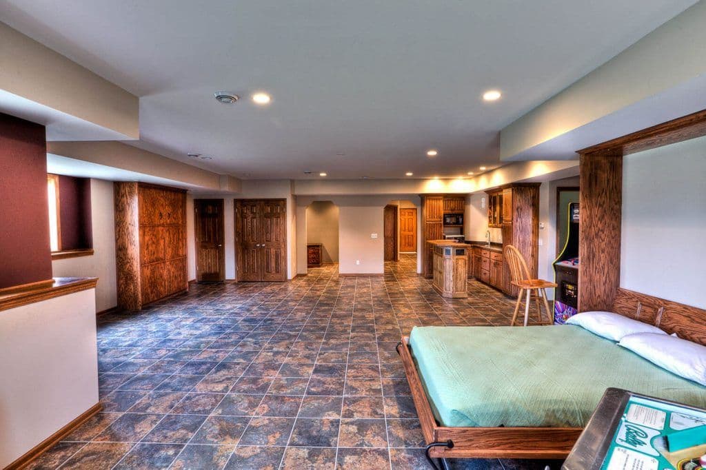 Basement Cross Plains